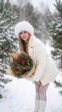 С новогодним букетом в лесу — фото 3