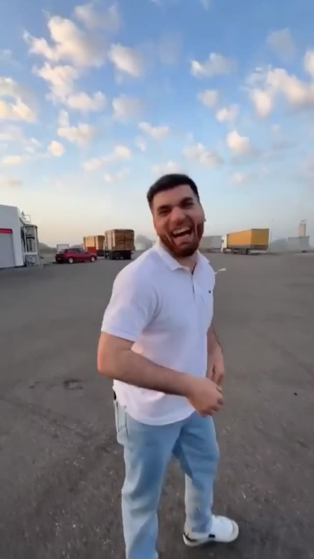 Делай! Танец на заправке